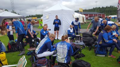Förberedelser i Torås OK-lägret inför första etappen. Under etapperna i Finspång var det mulet för att därefter bli strålande solsken och mycket varmt. 