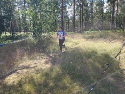 Anna vid varvningen under Tjoget 2024 i Rasslebygd.