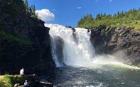 Tännforsen är ett av Sveriges mäktigaste vattenfall. Väl värt ett besök under O-ringenveckan!