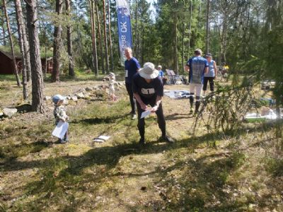 Föreningskavlen 2023 vid härliga Skarptorpet. Torsten ska precis ge sig ut på sin sträcka.