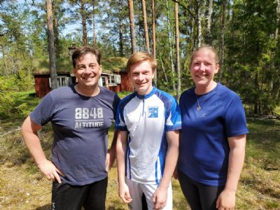 Fjolårssegrarna Göran, Simon och Ida bjuder in till årets upplaga av Torsås OK-klassikern Föreningskavlen.