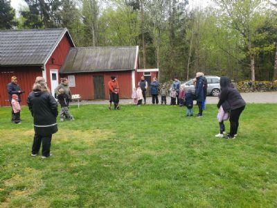 Många barn hittade till klubbstugan under söndagen trots det blöta vädret.