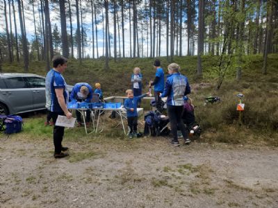 Allan Höglind Cup 1 2025 arrangerades av Magnus Nilsson på norra delen av Söderåkrakartan. Datumet är 11 maj och grönskan är på väg.