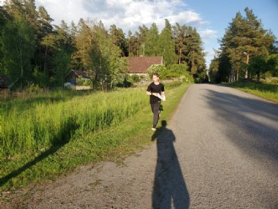 Nye Ebbe Jeppsson springer mot sistakontrollen. Väldigt starkt att klara av H 14-banan i sitt första lopp!