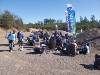 En del av det stora Tors&aring;s OK-g&auml;nget p&aring; plats i Igersdela. Vi anv&auml;nde nu f&ouml;r f&ouml;rsta g&aring;ngen en av de tv&aring; nya klubbsymboler vi k&ouml;pt in.