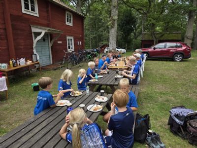 Det var m&aring;nga bl&aring;vita p&aring; plats p&aring; den efterf&ouml;ljande Sommarkv&auml;llen.